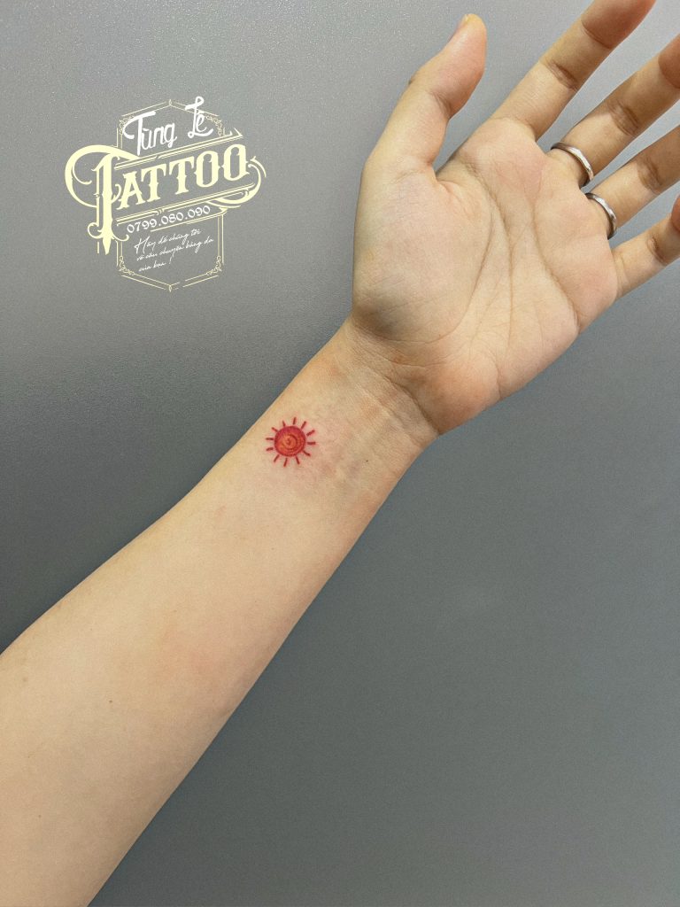 hình xăm mặt trời - tùng lê tattoo
