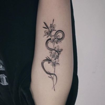 Mẫu Hình Xăm Rắn và hoa đẹp
